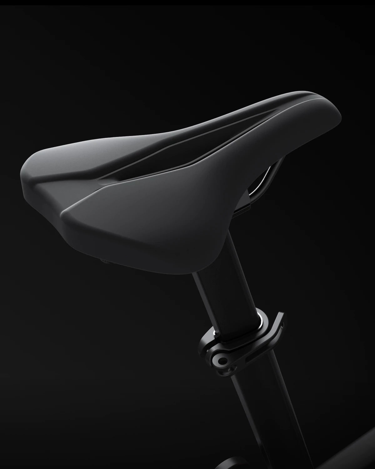 Avec un coussin de selle ergonomique en 3D avec une mousse à mémoire de forme épaisse et super élastique moulée d'un seul tenant, et une conception à canaux respirants, il offre un confort incroyable pour les longues balades.