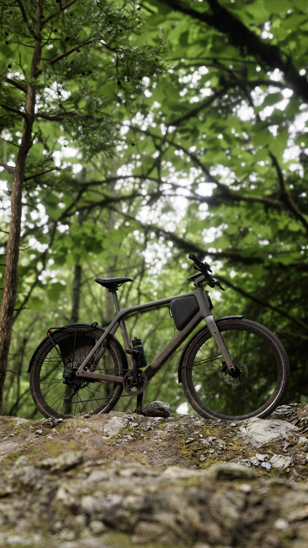 LEMMO gravel e-bike steht auf einem schlammigen Waldweg